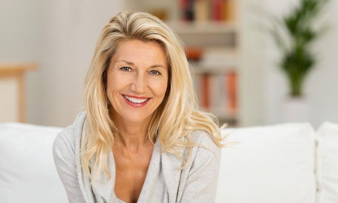 Pour quelles raisons les femmes matures font fantasmer les jeunes hommes ?