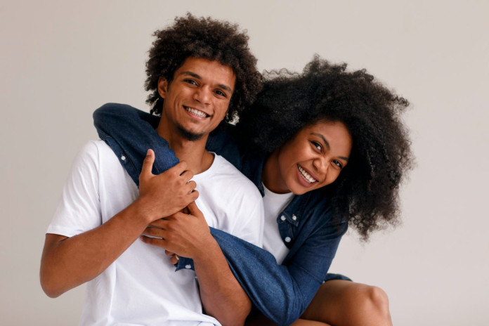 Histoires de couples qui ont trouvé l'âme soeur sur un site de rencontre afro